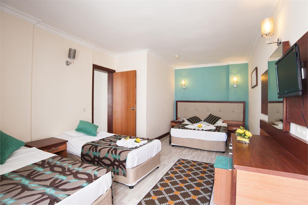 CONCORDIA CELES HOTEL