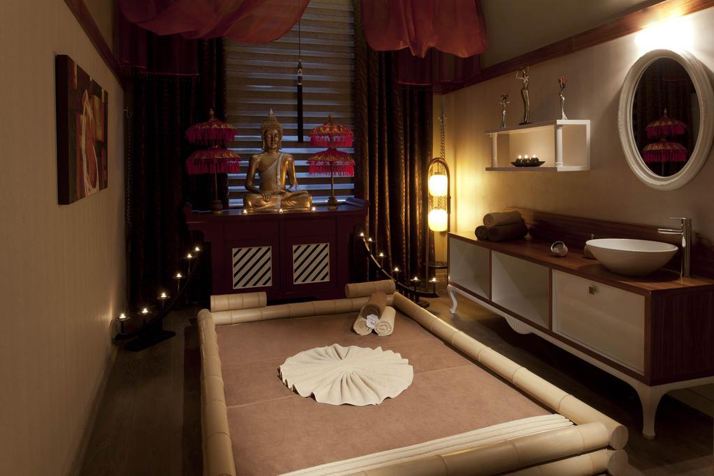 DELPHIN IMPERIAL HOTEL