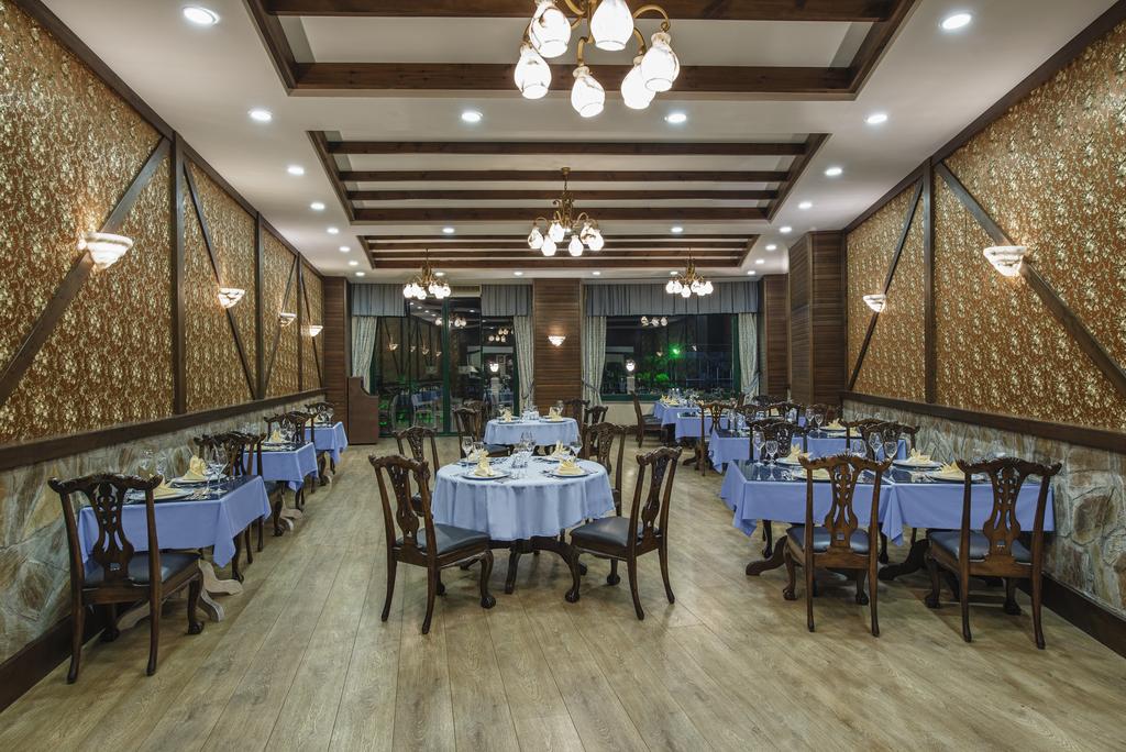 DELPHIN PALACE HOTEL