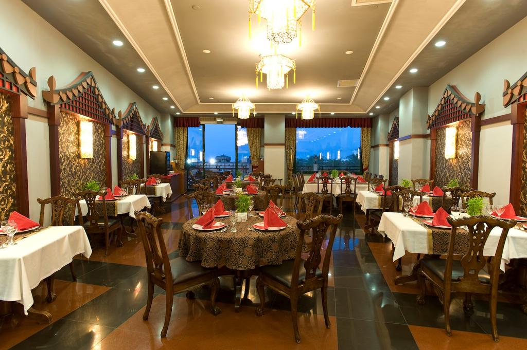 DELPHIN PALACE HOTEL