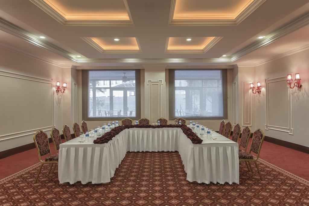 DELPHIN PALACE HOTEL