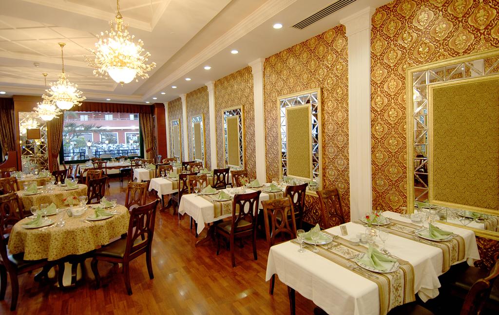 DELPHIN PALACE HOTEL