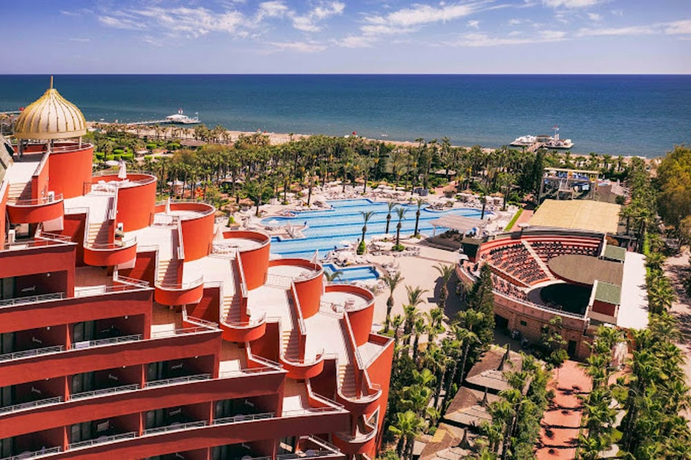 DELPHIN PALACE HOTEL