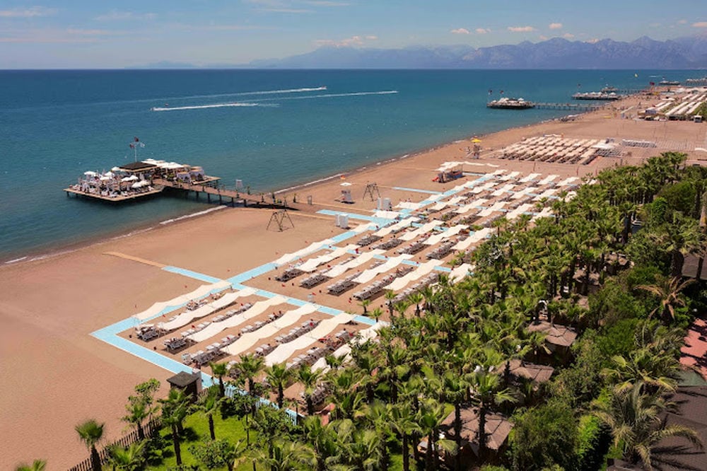 DELPHIN PALACE HOTEL