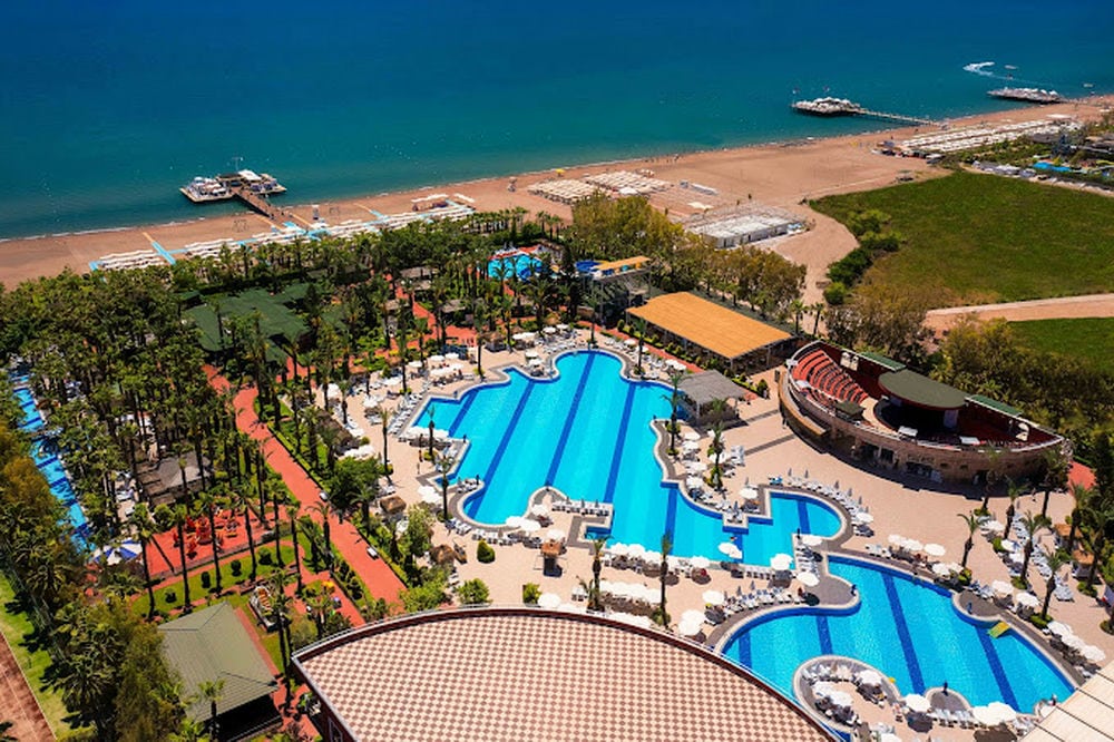 DELPHIN PALACE HOTEL