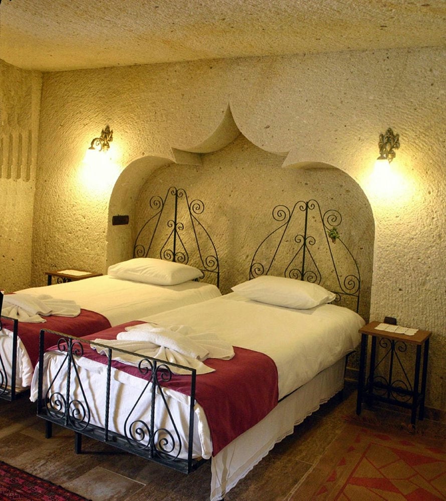 EL PUENTE CAVE HOTEL