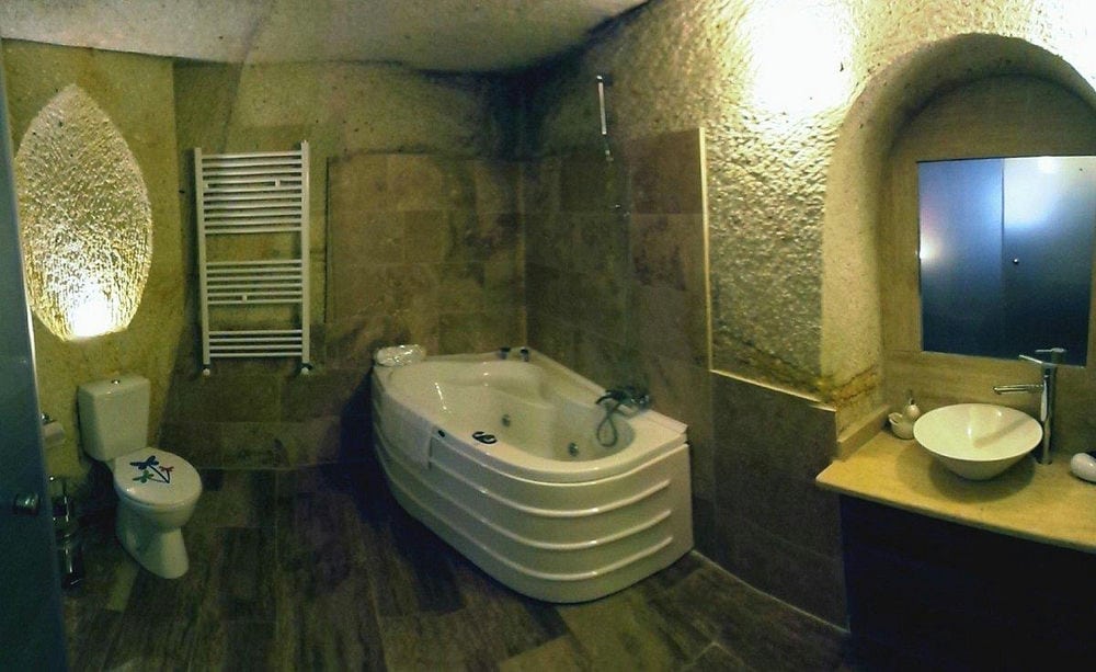 EL PUENTE CAVE HOTEL