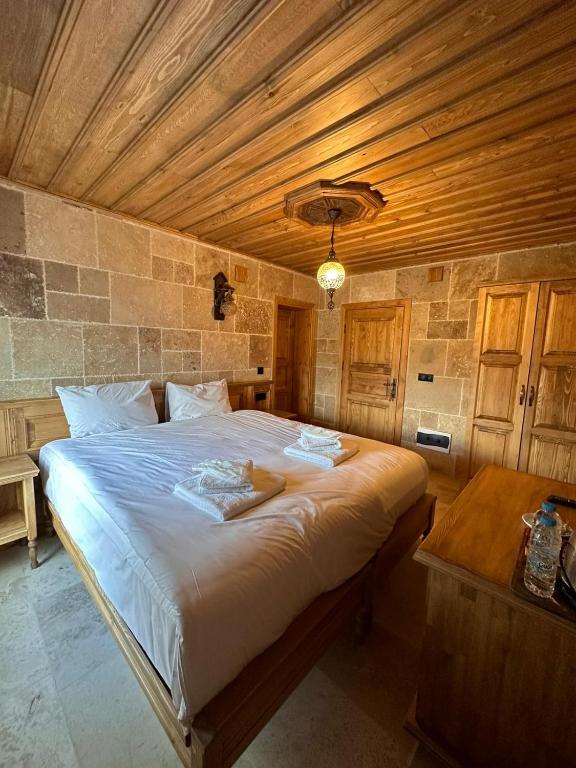 ELEVRES STONE HOUSES