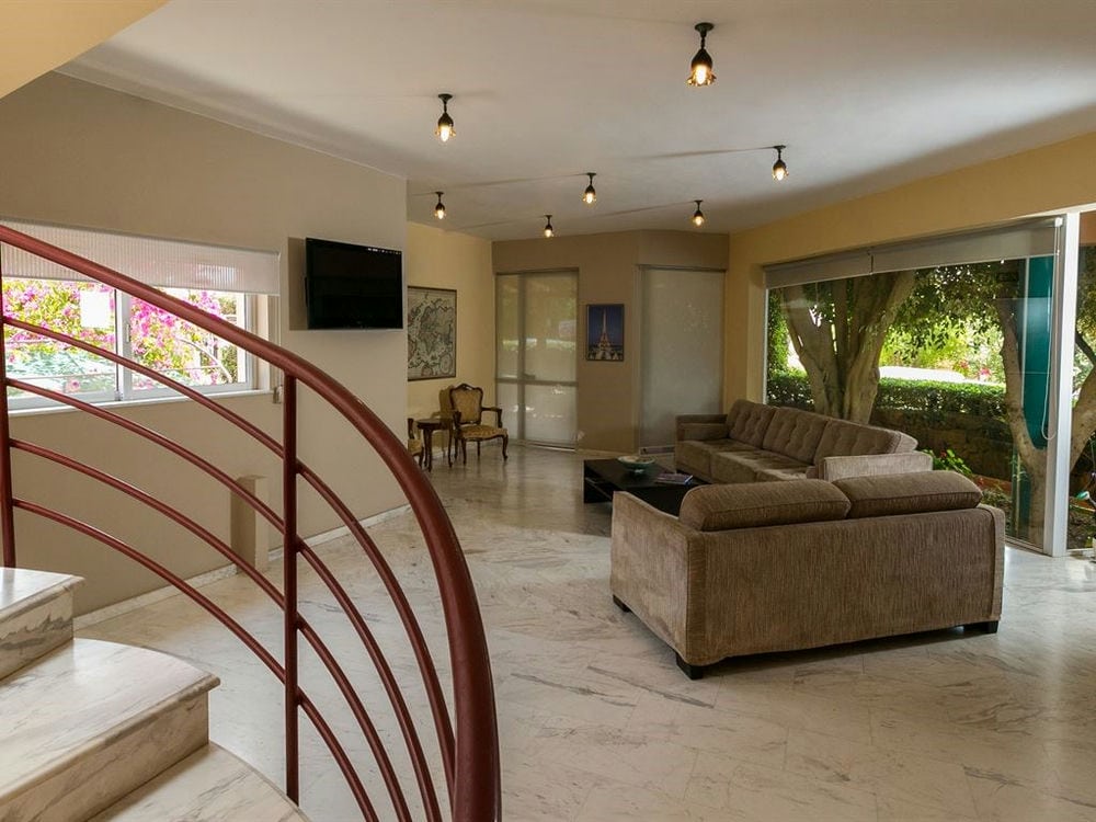 ELOTIA HOTEL