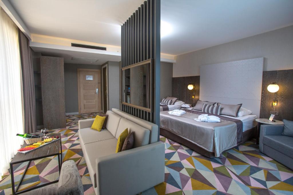 FAME RESIDENCE LARA & SPA