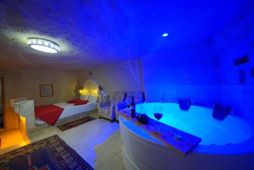 FOSIL CAVE HOTEL