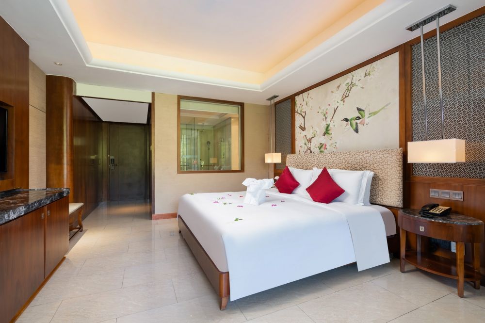 Four Seasons Ocean Courtyard
