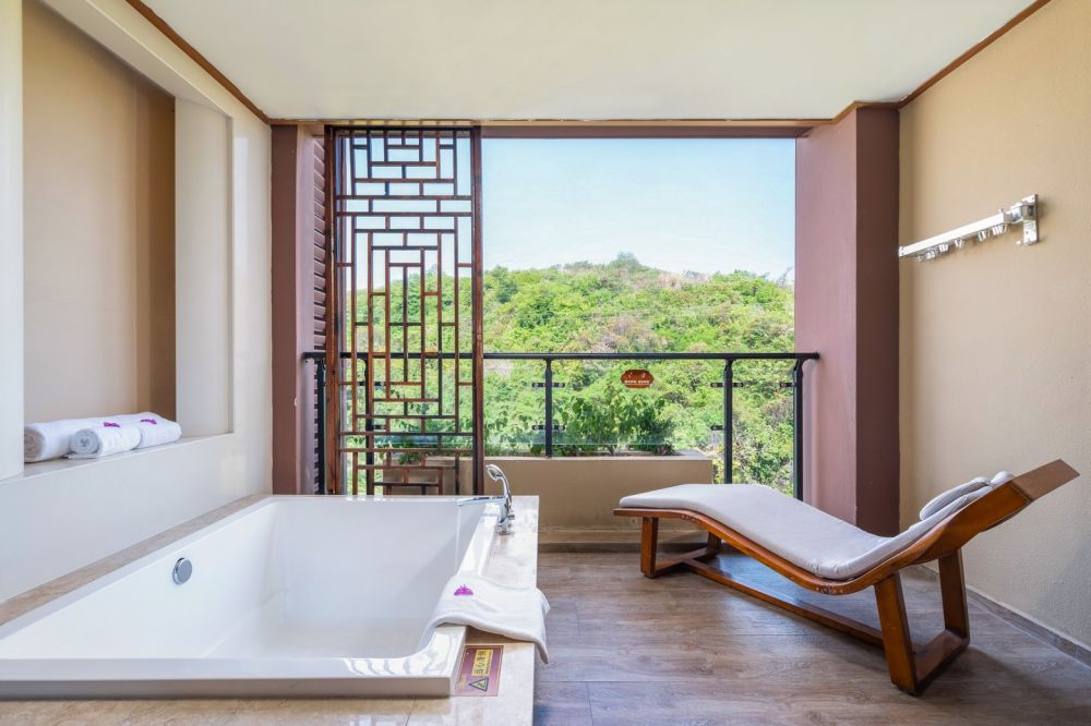 Four Seasons Ocean Courtyard