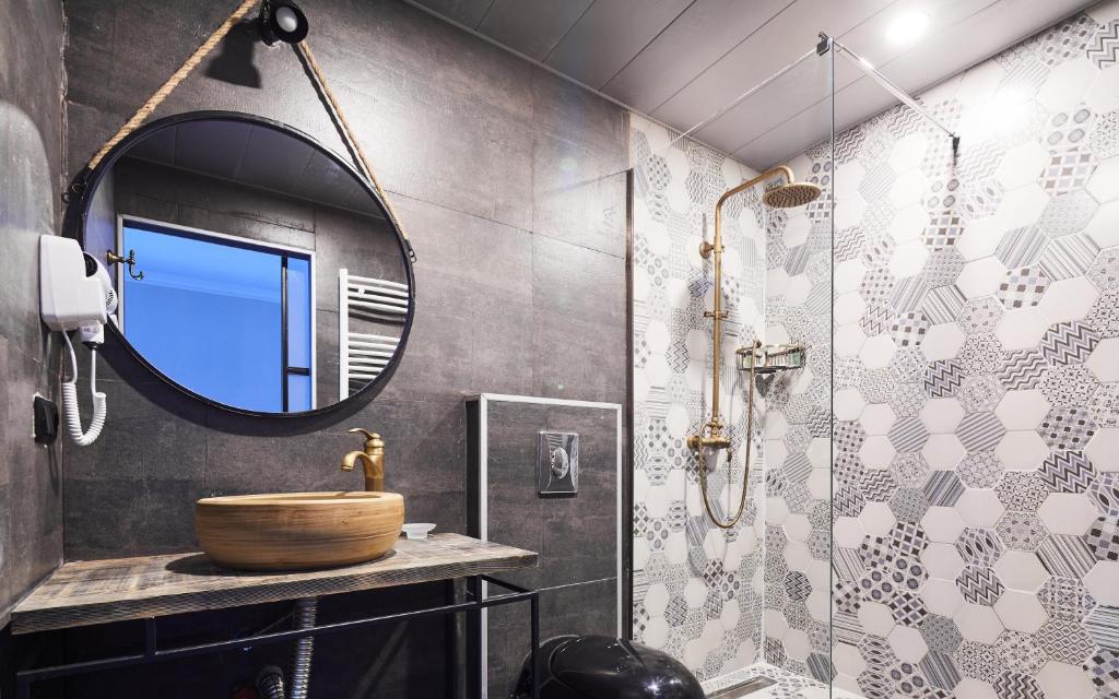 GUDAURI LOFT