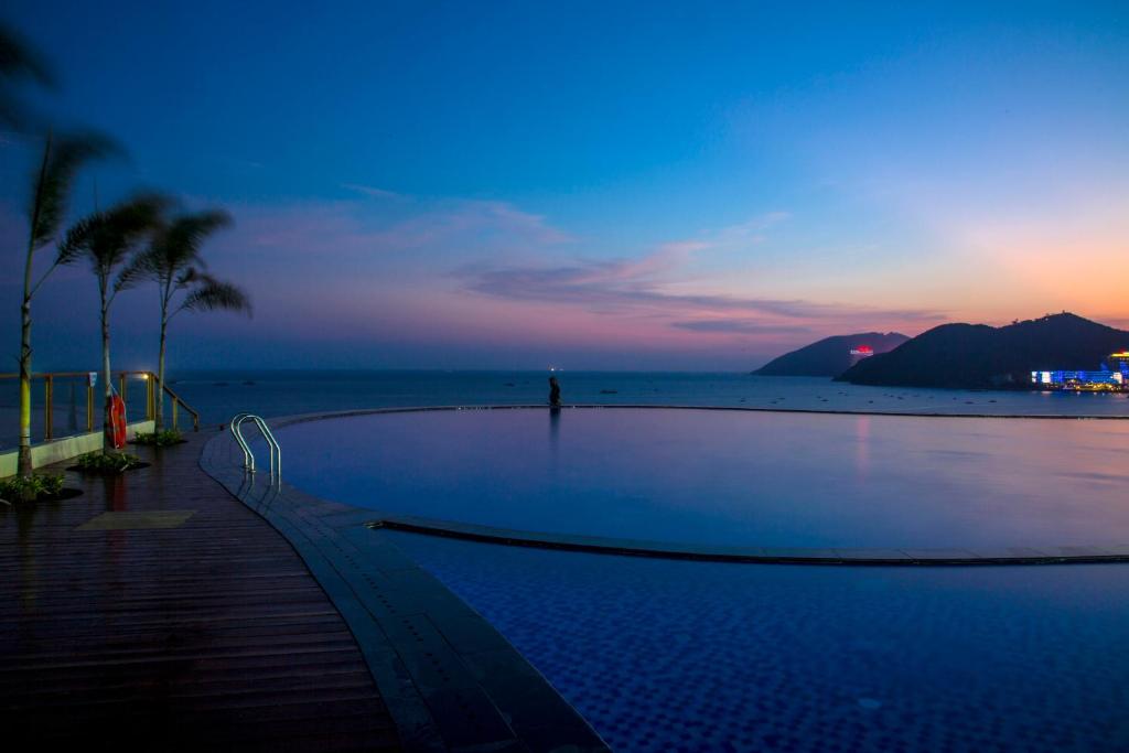 Harman Hotel Sanya (HB, FB - set menu) 