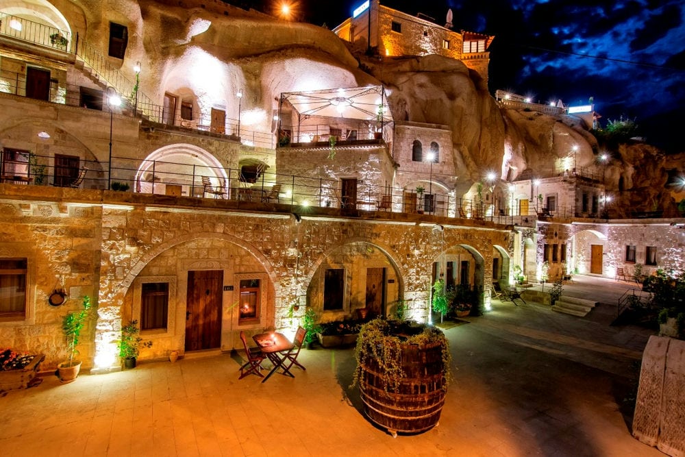 HERA CAVE SUITES