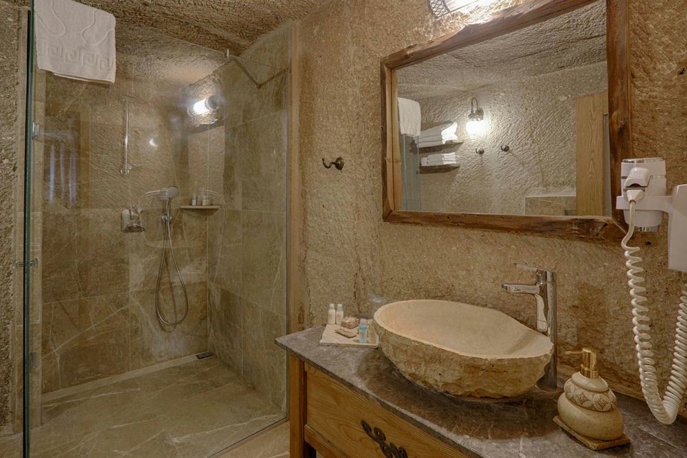 HERA CAVE SUITES