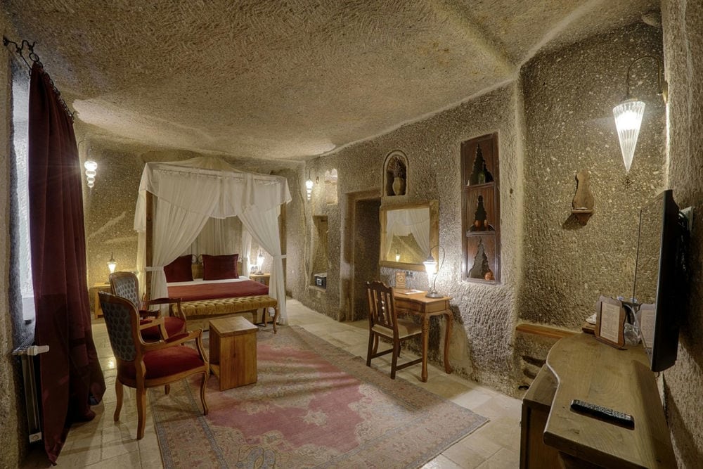 HERA CAVE SUITES