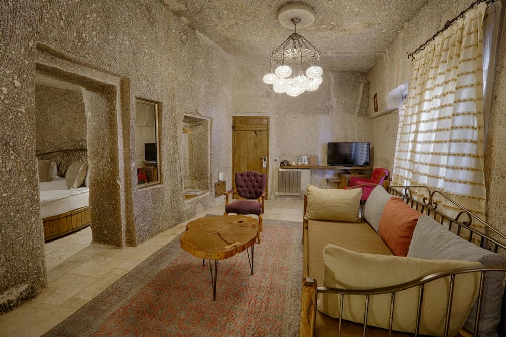 HERA CAVE SUITES