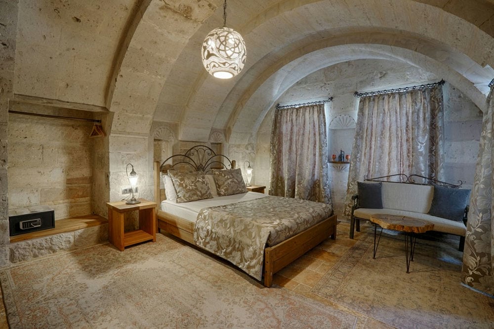 HERA CAVE SUITES