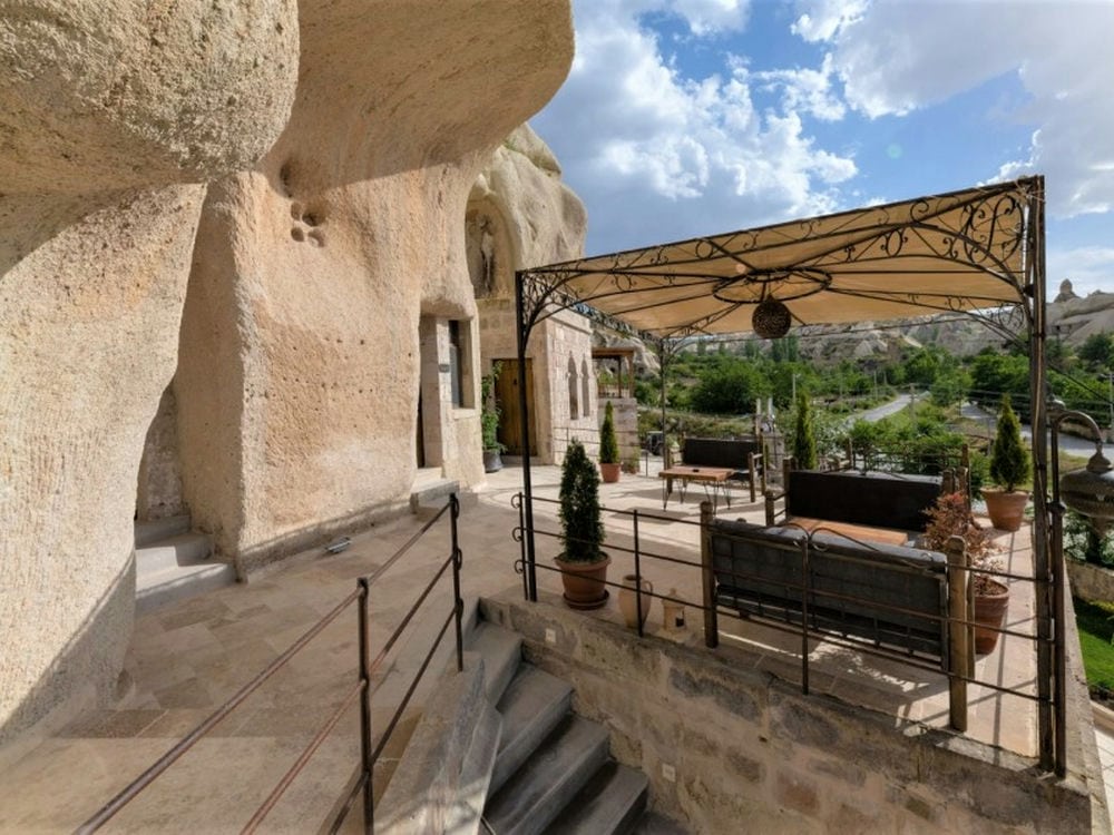 HERA CAVE SUITES
