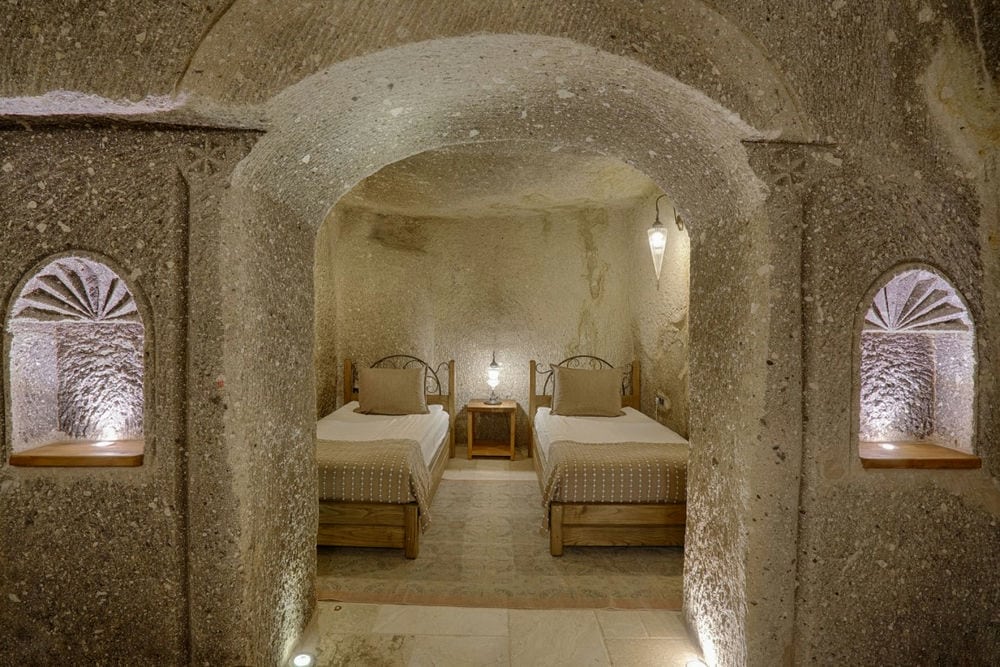 HERA CAVE SUITES