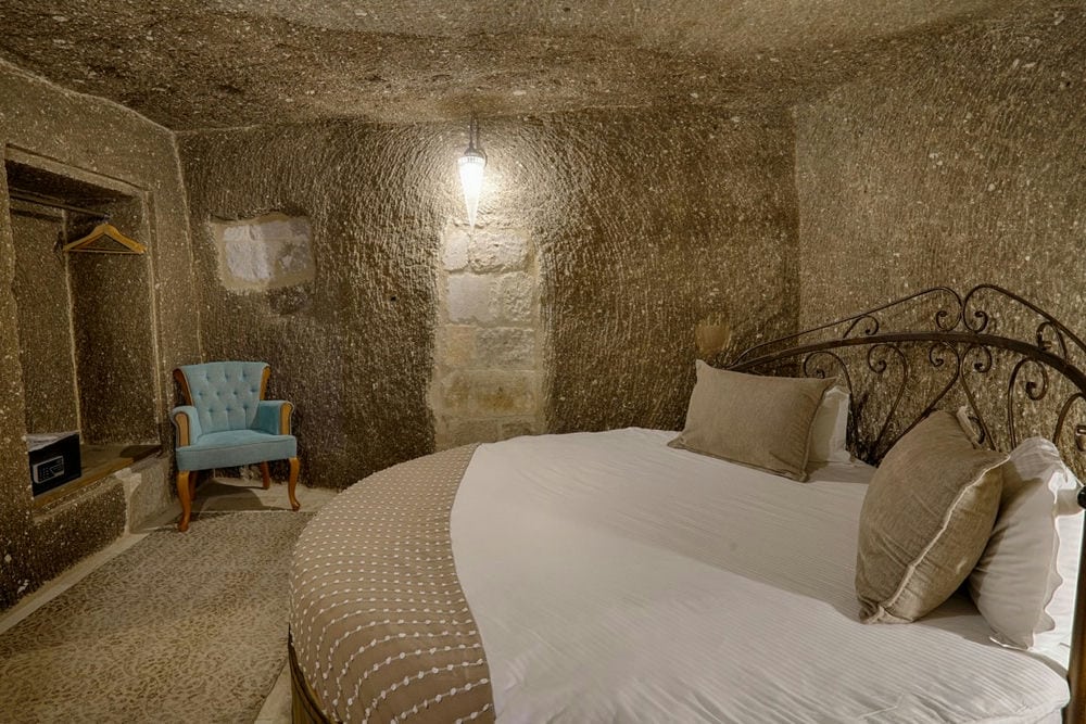 HERA CAVE SUITES