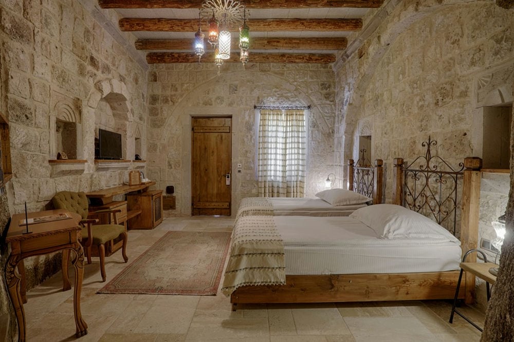 HERA CAVE SUITES