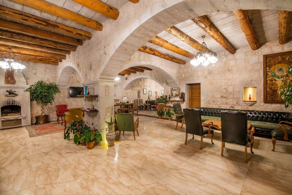 HERA CAVE SUITES