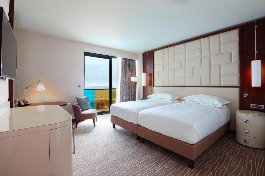 HILTON