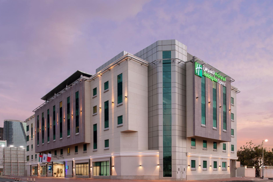 HOLIDAY INN EXPRESS SAFA PARK