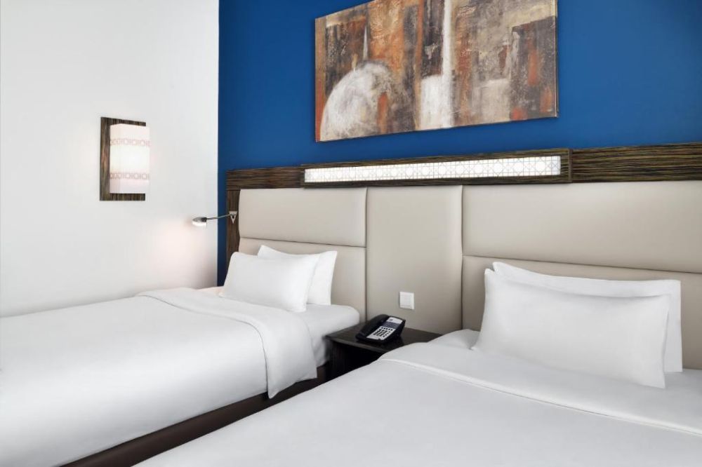 HOLIDAY INN EXPRESS SAFA PARK