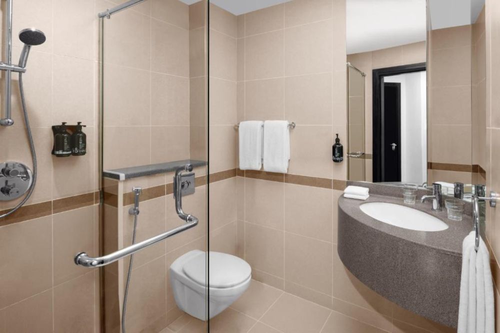 HOLIDAY INN EXPRESS SAFA PARK