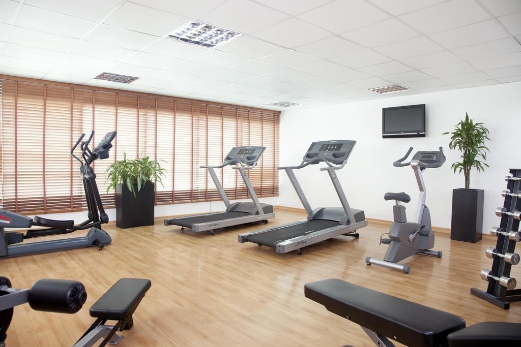 HOLIDAY INN EXPRESS SAFA PARK