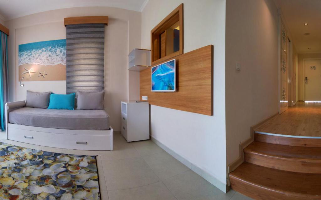 HOLIDAY VILLAGE TURKEY