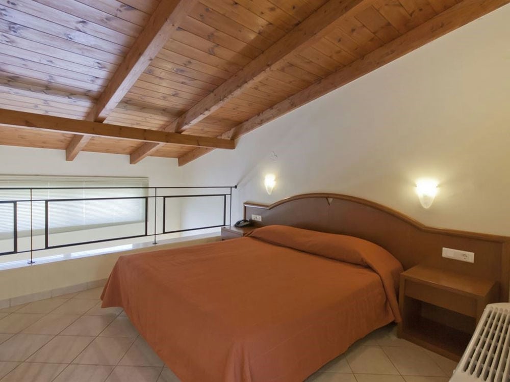 HYDRAMIS PALACE BEACH RESORT