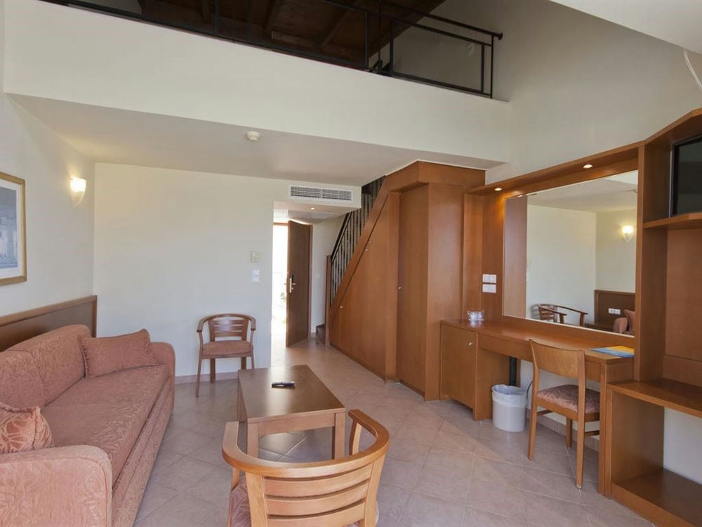 HYDRAMIS PALACE BEACH RESORT