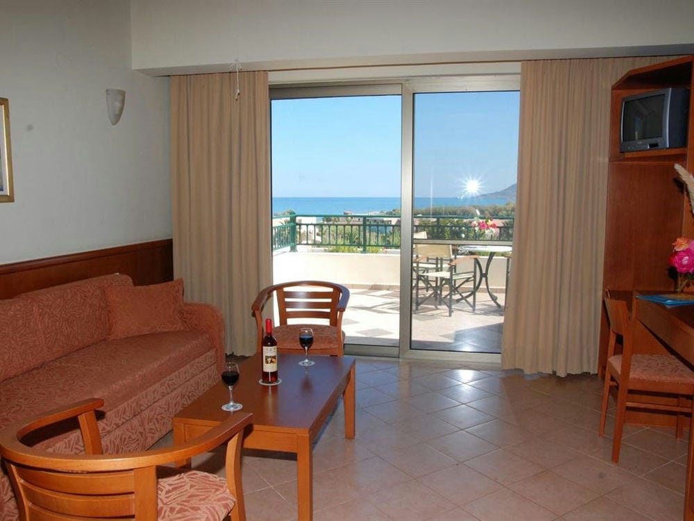 HYDRAMIS PALACE BEACH RESORT