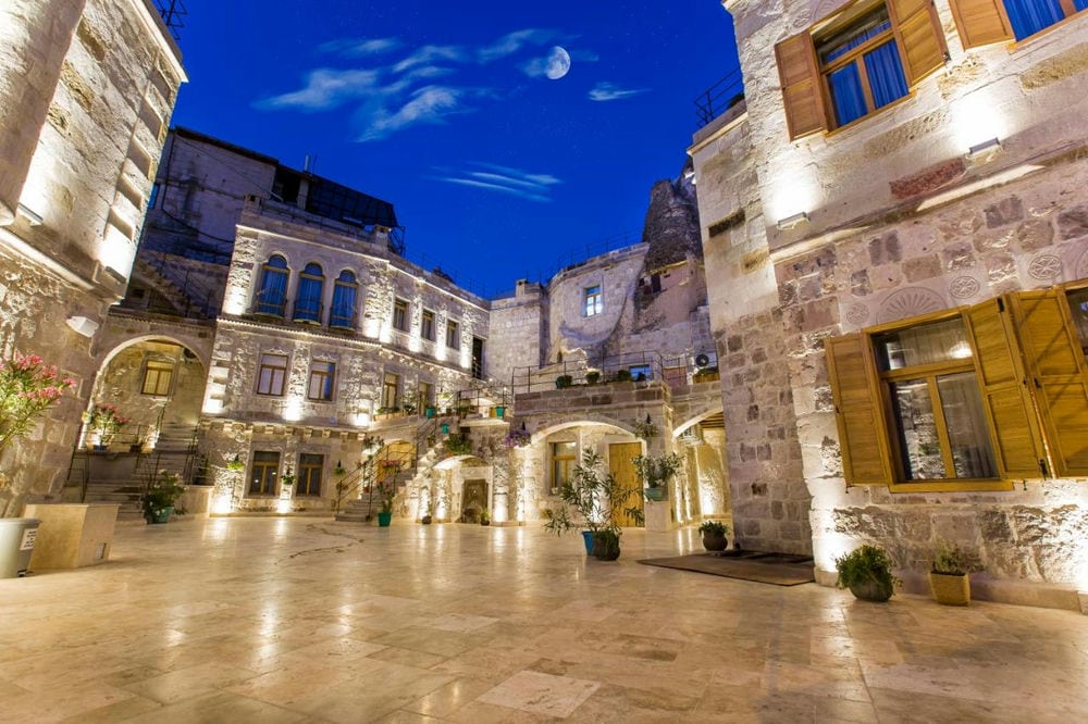 IMPERIAL CAVE SUITES AND SPA
