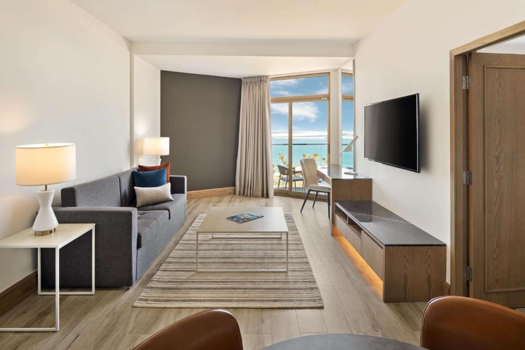 JA BEACH HOTEL DUBAI