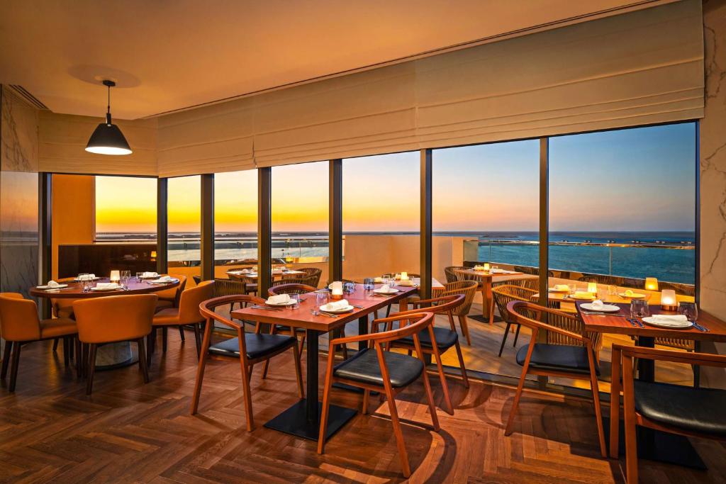 JA BEACH HOTEL DUBAI
