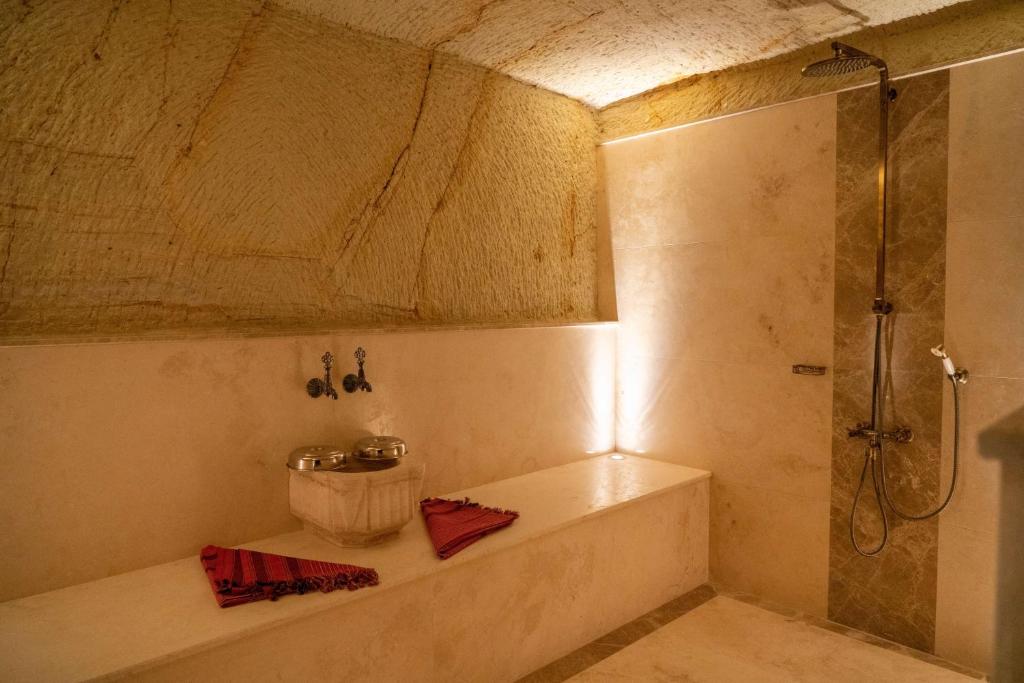 KAYAKAPI PREMIUM CAVES
