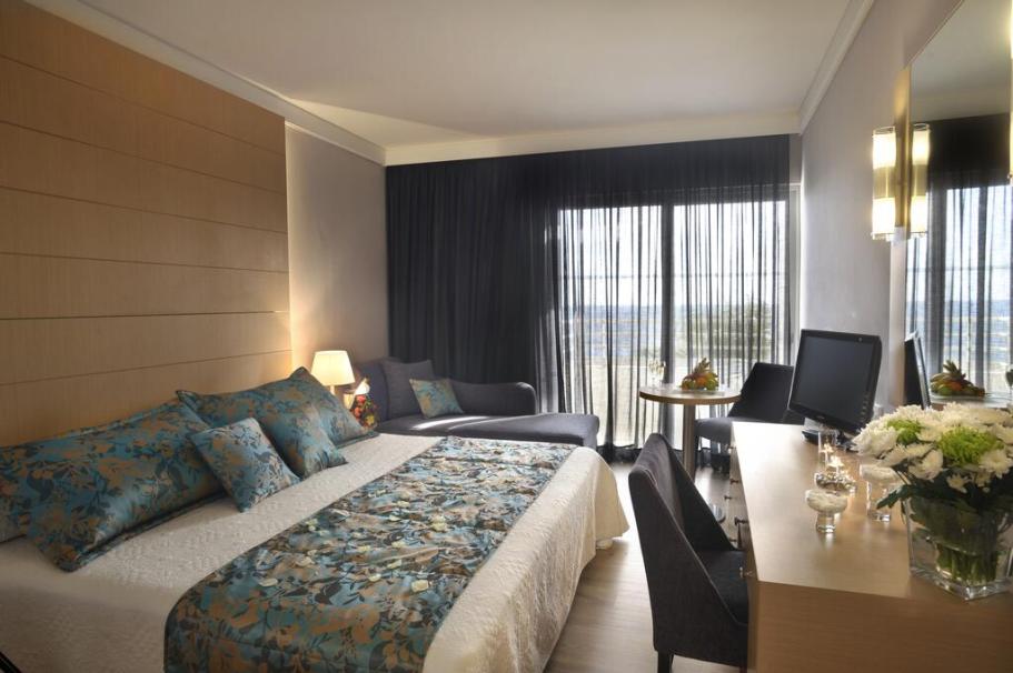 LOUIS LEDRA BEACH HOTEL
