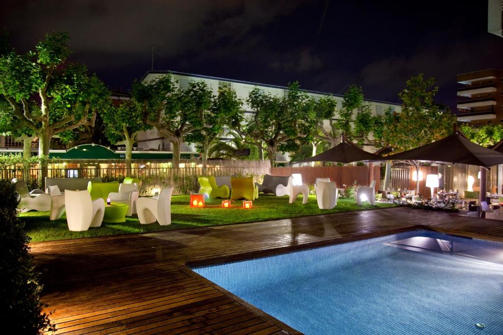 MAGNOLIA (Adults Only 15+)