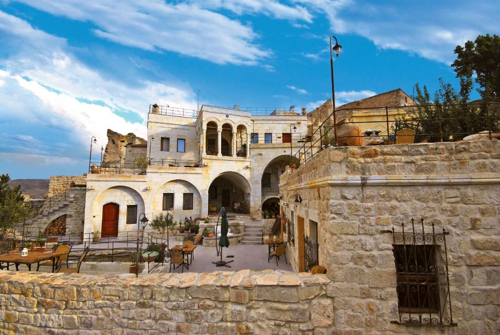 MELEKLEREVI CAVE HOTEL