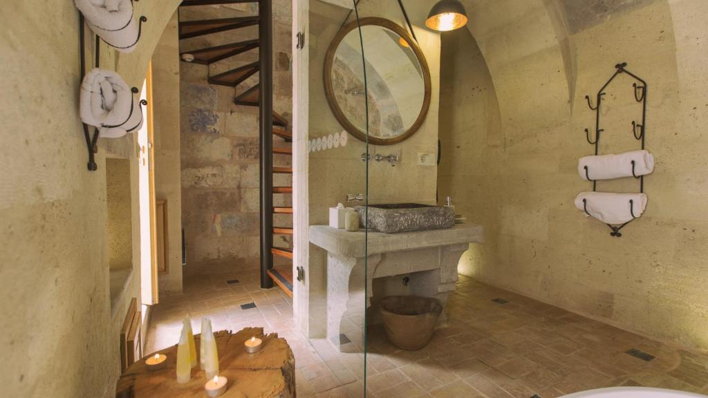 MILLSTONE CAVE SUITES
