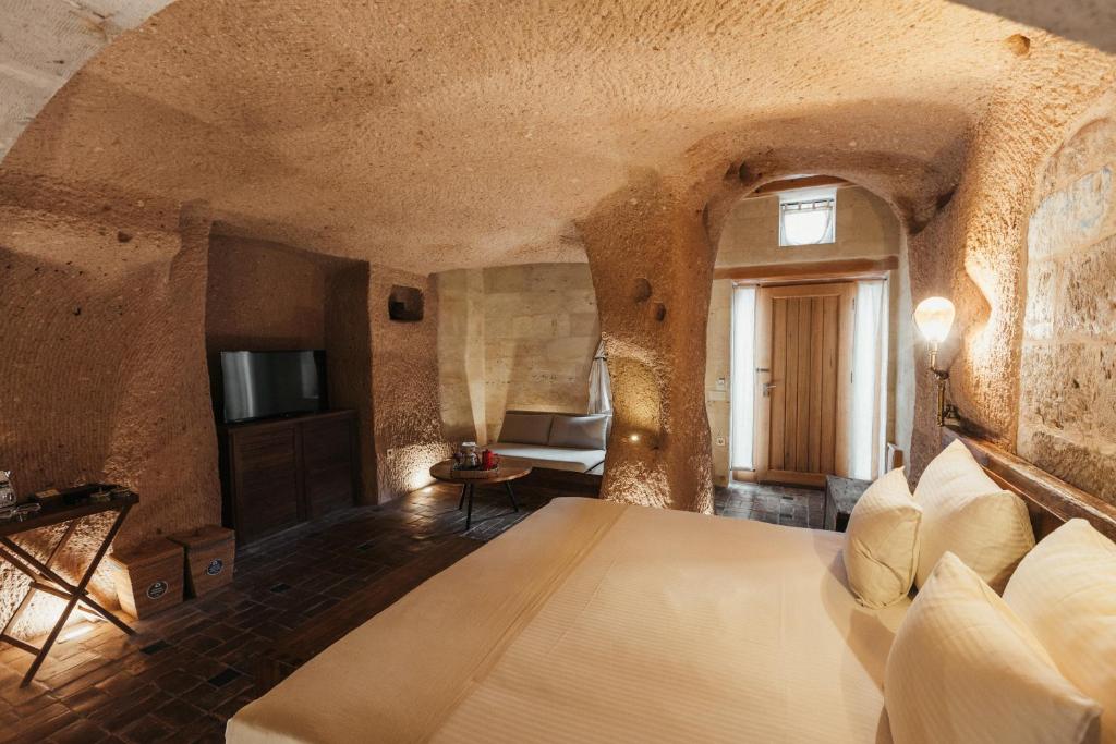 MILLSTONE CAVE SUITES