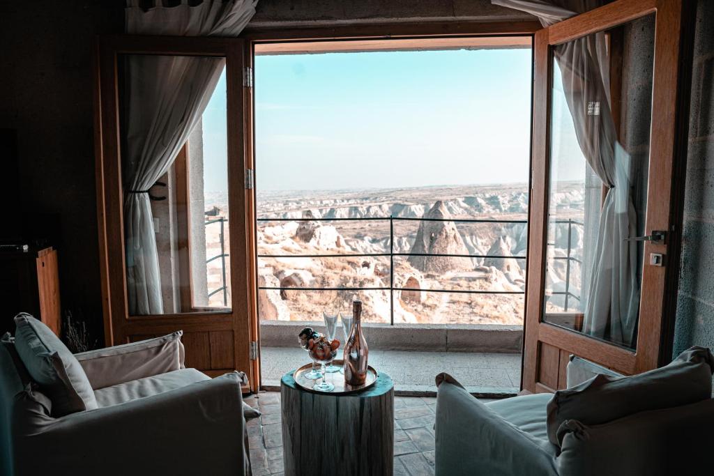 MILLSTONE CAVE SUITES