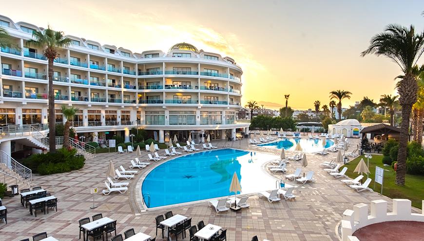 PINETA PARK DELUXE HOTEL