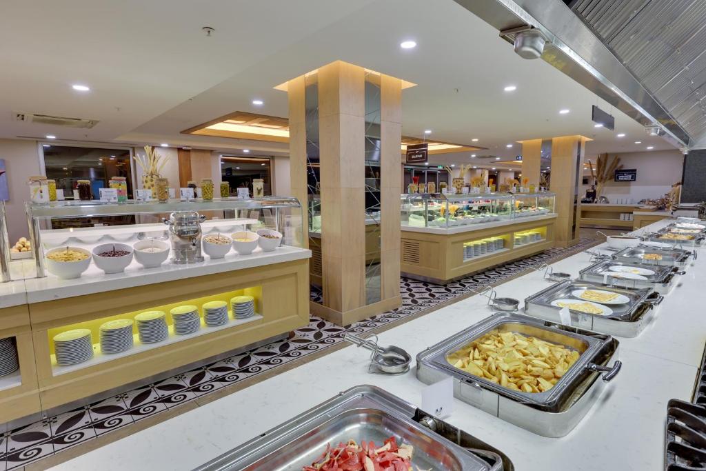 RAMADA HOTEL SUITES BY WYNDHAM KUSADASI